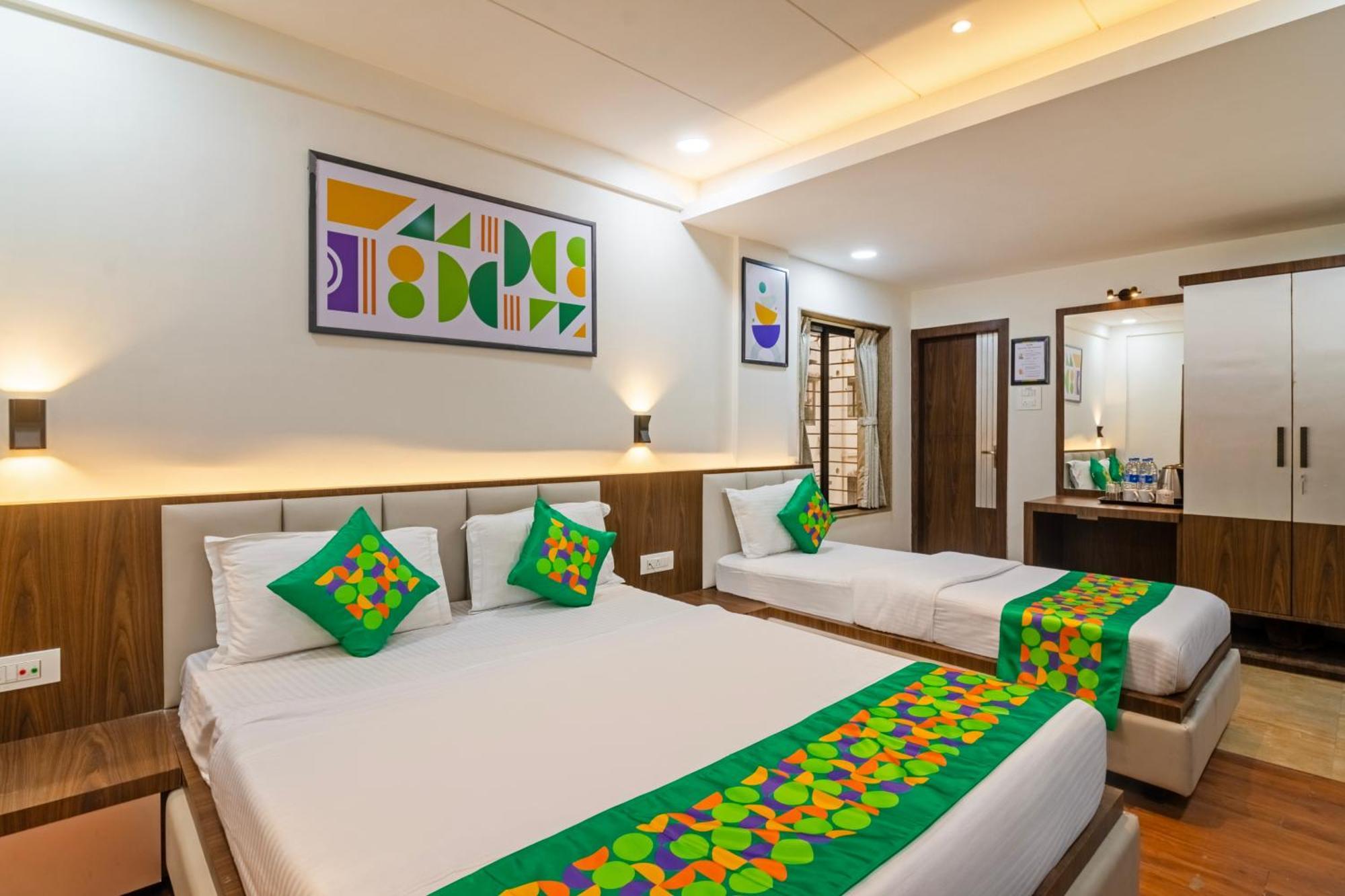 Treebo Petals Banquet & Suites - Калькутта Экстерьер фото